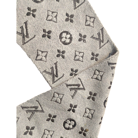 Louis Vuitton LV Monogram Logomania Gray Black Cashmere Silk Scarf Pre-Owned - Picture 4 of 16